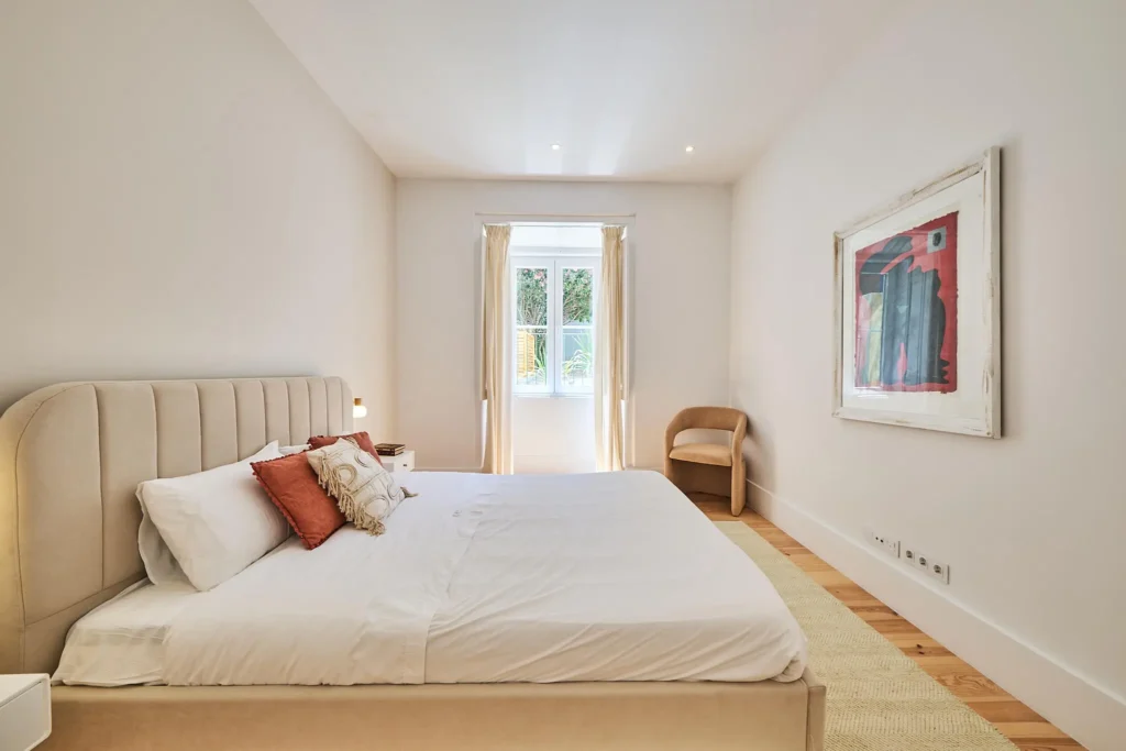 Main suite in property for sale in Lisbon