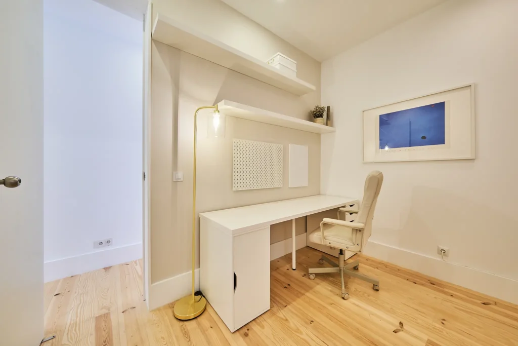 Lisbon guests house property for sale with private home office