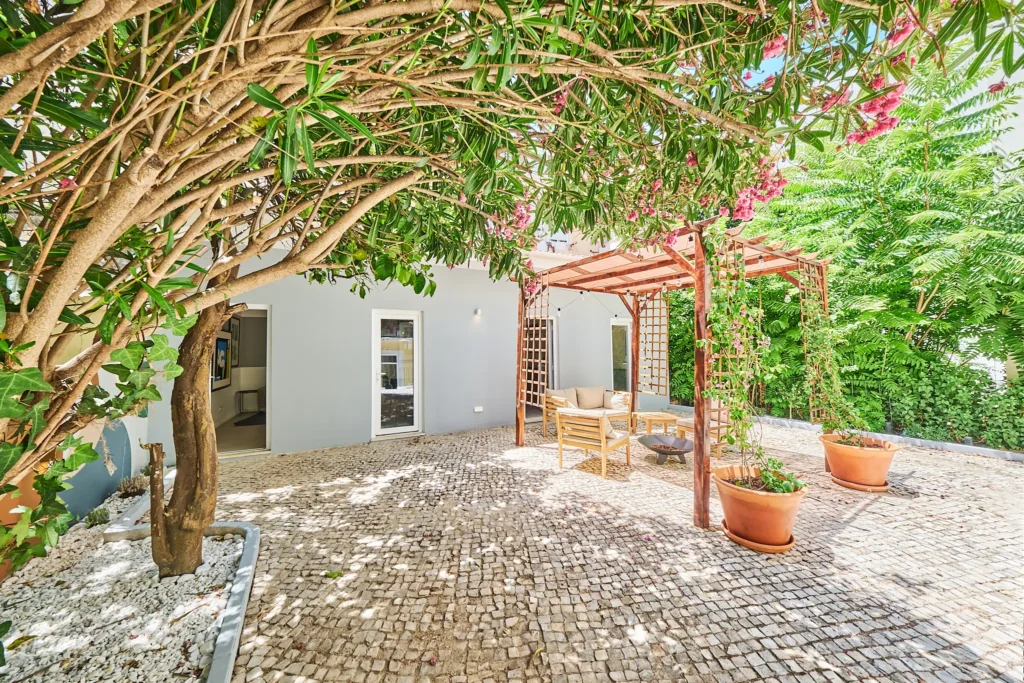 Lisbon Property apartment for sale with terrace garden guest house