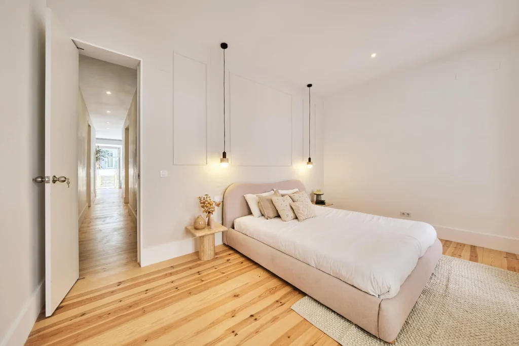 Guests house property for sale in Lisbon with soft lighting and comfort