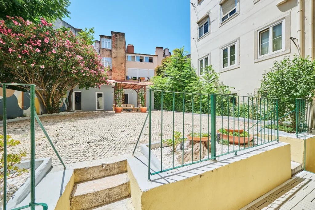 Property for sale in Lisbon with large terrace space