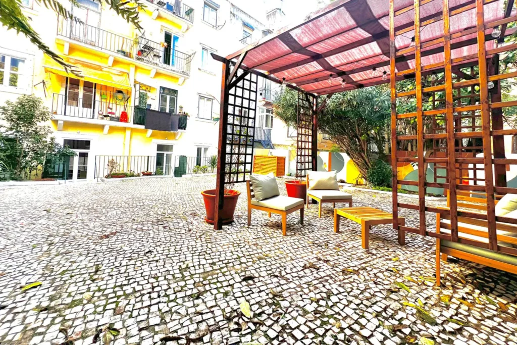 Guest house terrace property for sale in Lisbon